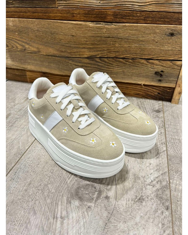 Sneakersy z literą "B" By o la la...! beżowe w stokrotki