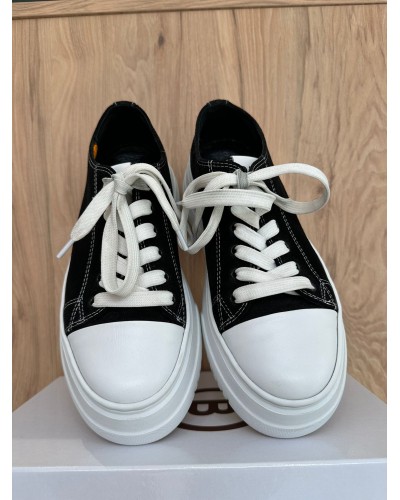 Trampek Mono Chic By o la la...! czarny