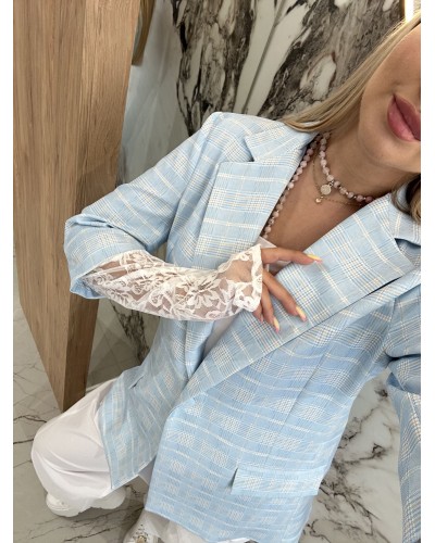 Marynarka w kratę z koronkowym rękawem By o la la...! błękitna