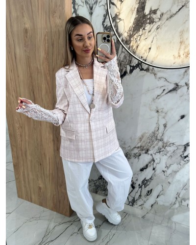 Marynarka w kratę z koronkowym rękawem By o la la...! różowa