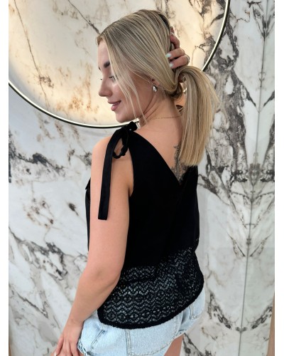 Bluzka z wiązanymi ramionami i ażurowym dołem By o la la...! czarna